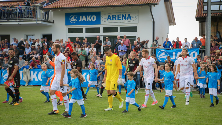 Würzburg gewinnt gegen Leverkusen