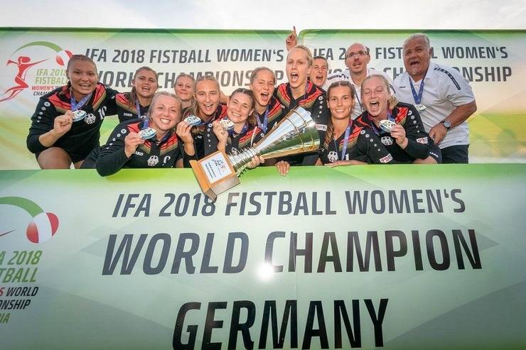 Titel-Hattrick für Faustballerinnen